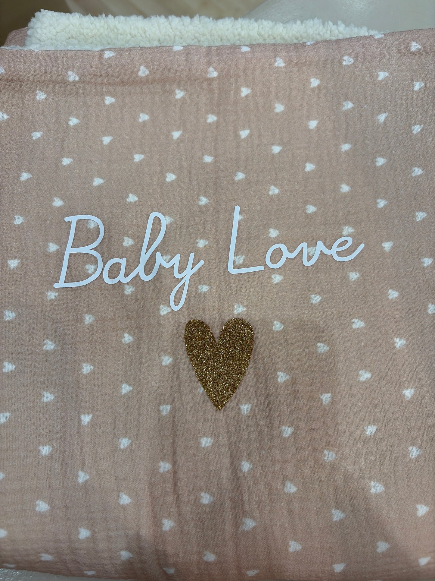 Couverture Pilou - Beige petits coeurs