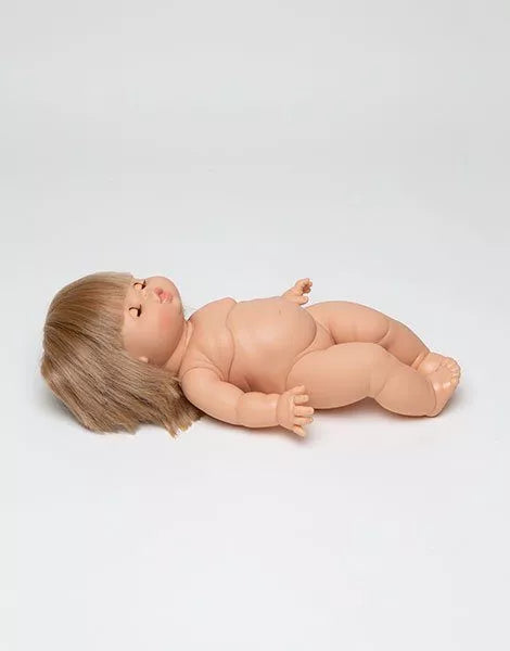 Poupée Yzé aux yeux dormeurs