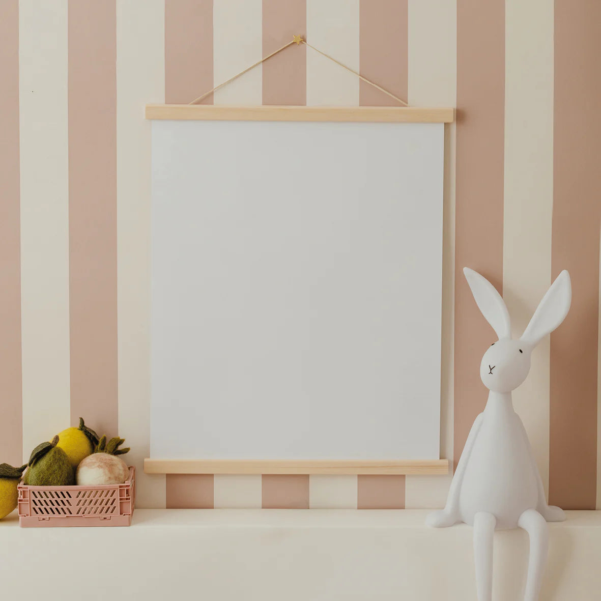 Porte-affiche en pin - Les petites dates