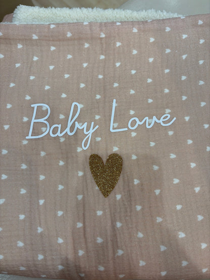 Couverture Pilou - Beige petits coeurs