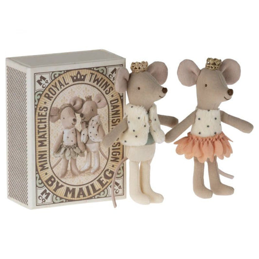Souris jumeaux royaux dans leur boîte